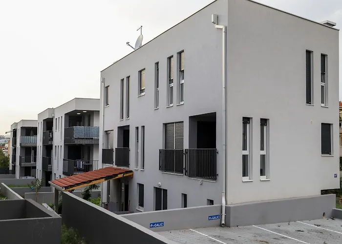 Διαμέρισμα Megi Ποντστράνα